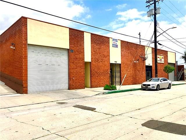 1st image of 906 N Lake St