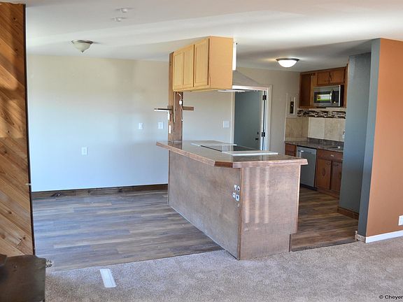 5th image of 800 E 3rd St