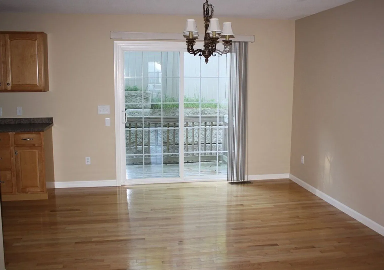 Riverbend End-Unit Townhouse for Rent: Lowell/Tyngsborough Line — Photo 4