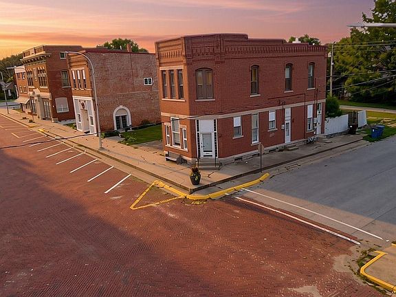 2nd image of 115 E Smith St