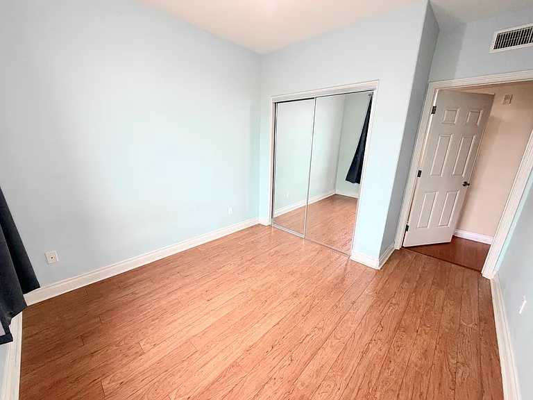 333 N Hill Ave #207 — Photo 18