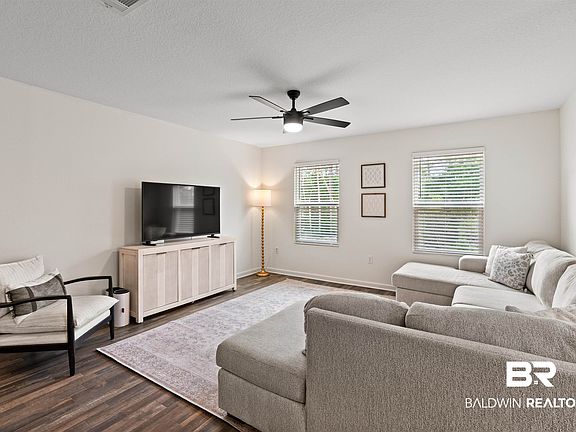 5th image of 21720 Sutherland Cir