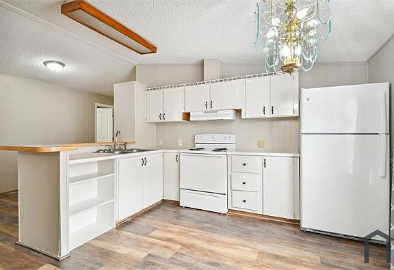 5th image of 10609 Bay Hills Cir