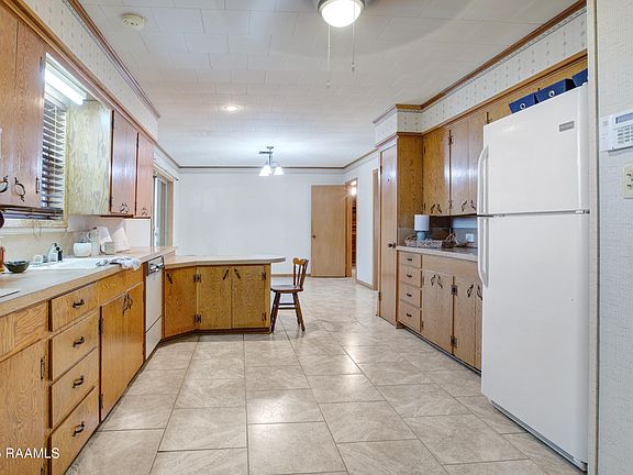 3rd image of 700 W Saint Mary St