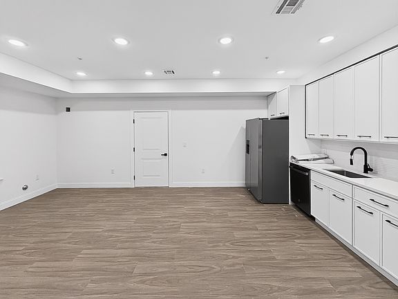 3rd image of 264 Hunterdon St #1