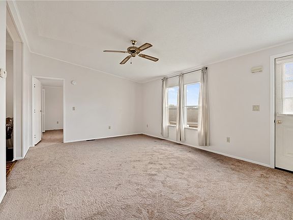 4th image of 313 Glendale Ln