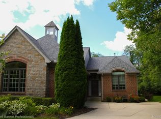 4707 Oakhurst Ridge Rd, Clarkston, MI 48348