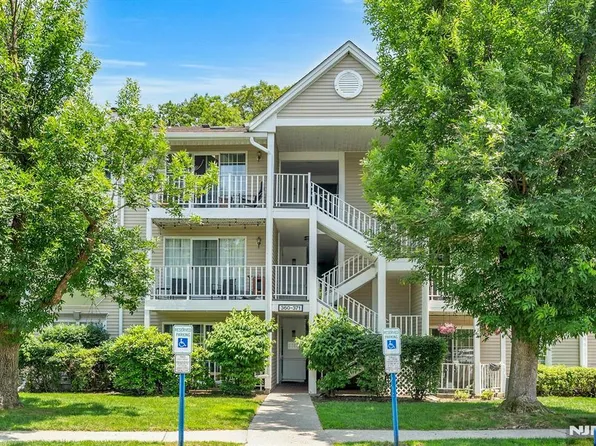 369 Cottonwood Way, Mahwah, NJ 07430