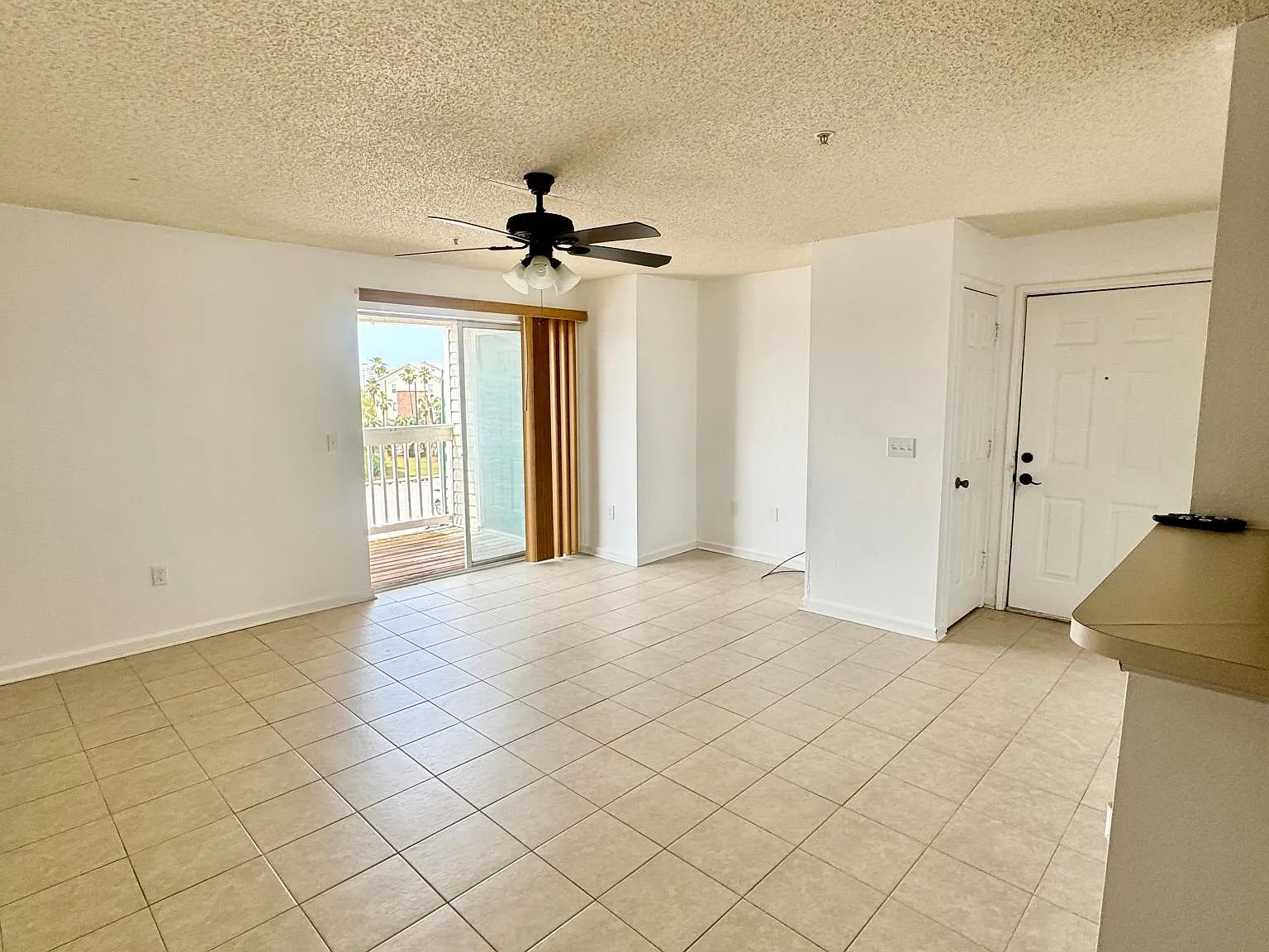1 bed, 745 sqft, $1,600 — Photo 2