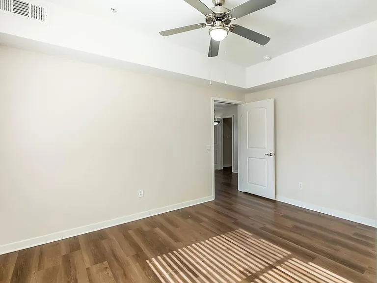 Vineyards at Palm Desert Apartment Homes — Photo 48