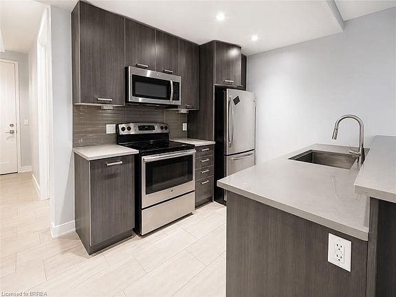 4th image of 150 Main St W #715