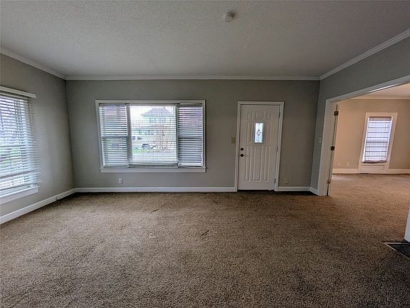 4th image of 423 N Main St
