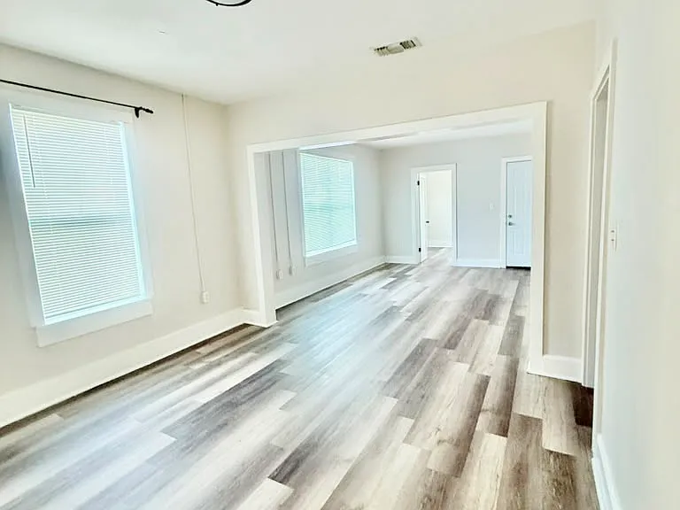1411 E Main St #7 — Photo 4