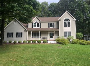 2 Sleepy Hollow Ln, Randolph, NJ 07869