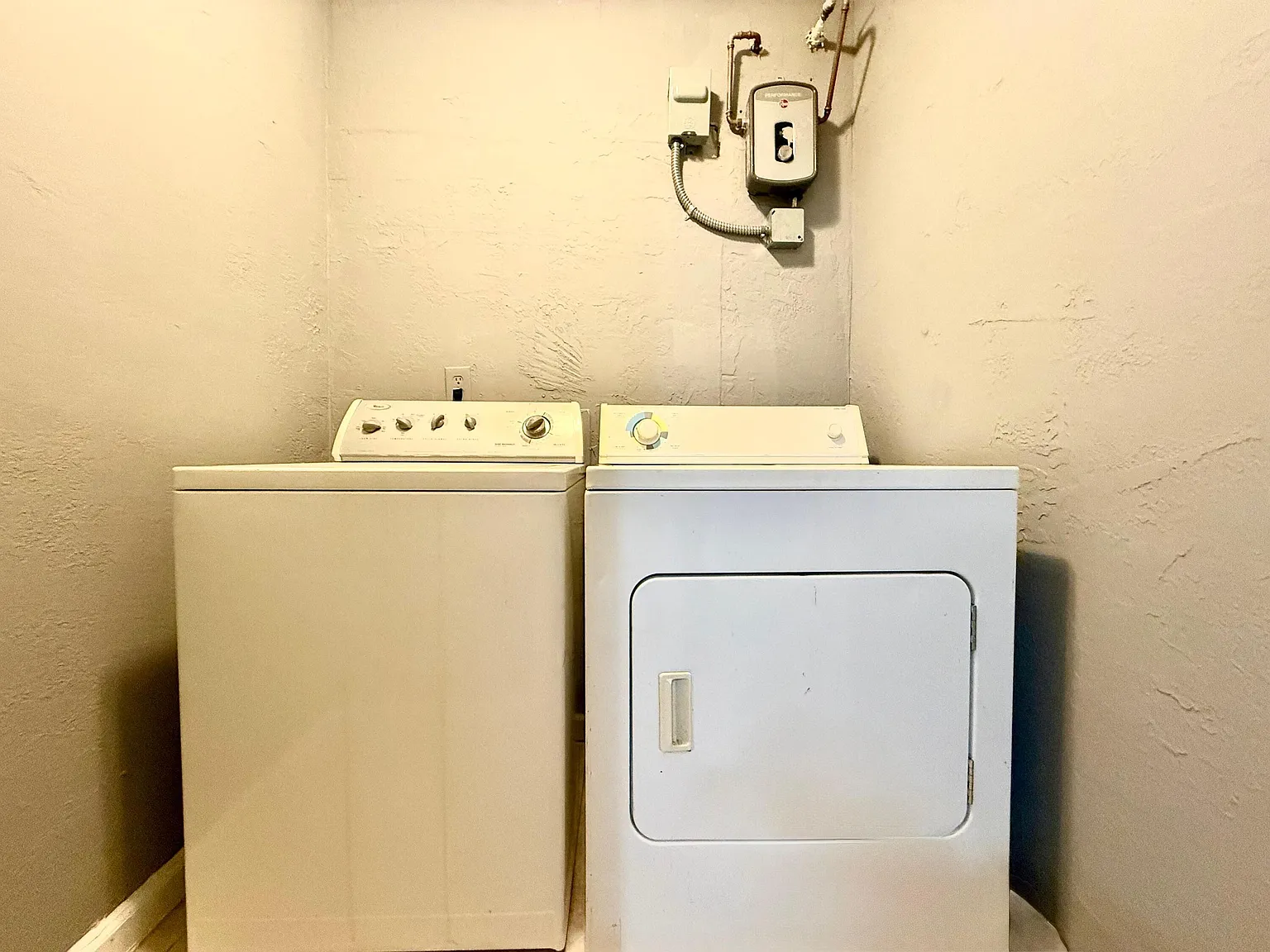 2 bed, 1.0 bath, 990 sqft, $1,700 — Photo 3