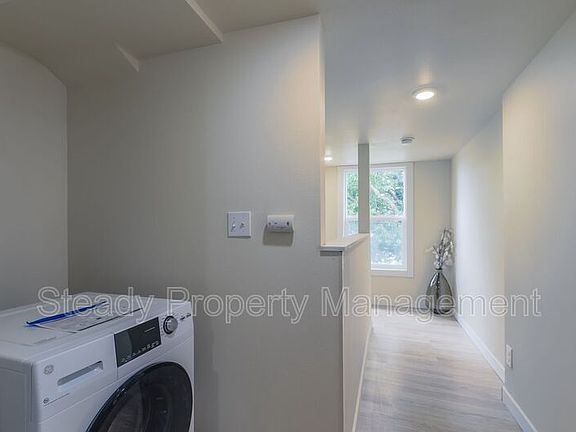 5th image of 3737 Tacoma Ave S #C