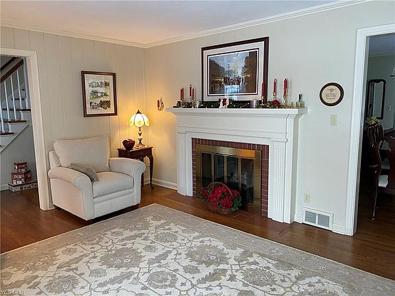 4th image of 214 Evergreen Dr