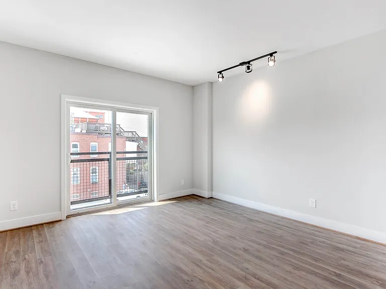 1238 Light St — Photo 36