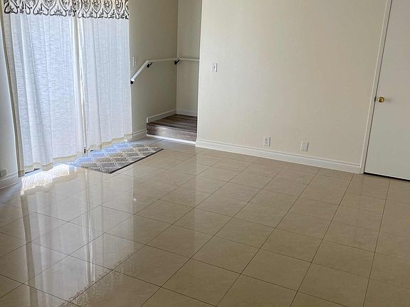 3rd image of 158 Diamond St APT A