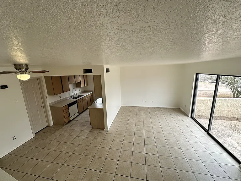 1202 E 11th Pl #B — Photo 3