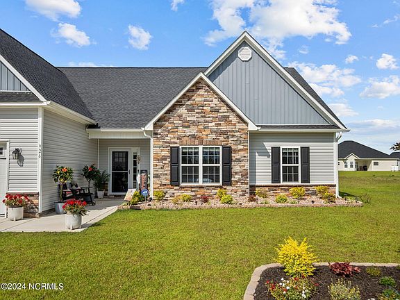 3rd image of 926 Farmyard Garden Drive