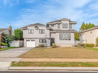 1524 Holiday Park Dr, Wantagh, NY 11793