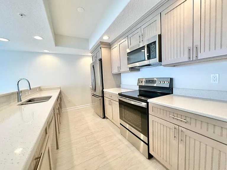 1825 Riverside Dr #404 — Photo 14