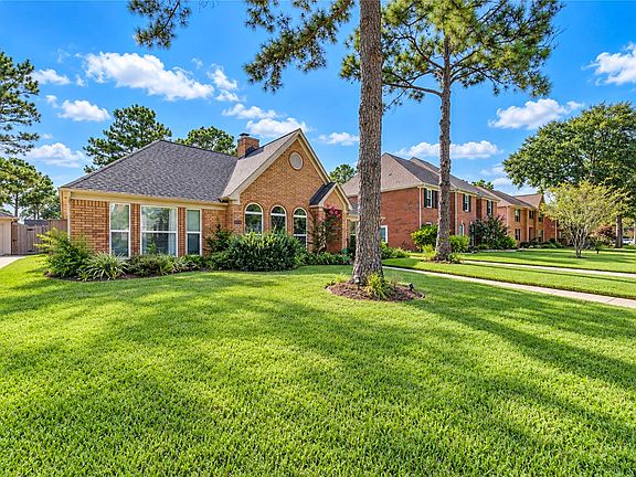 3rd image of 7303 Starbridge Dr
