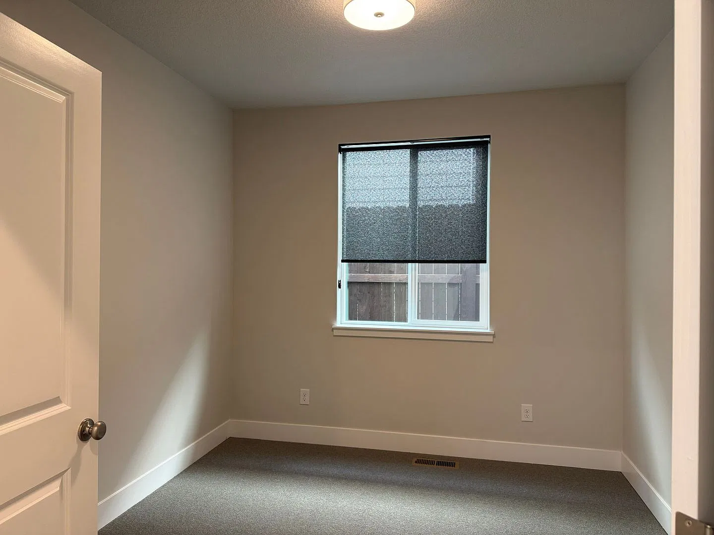 Beautiful Three Bedroom New Construction Home For Rent — Photo 3