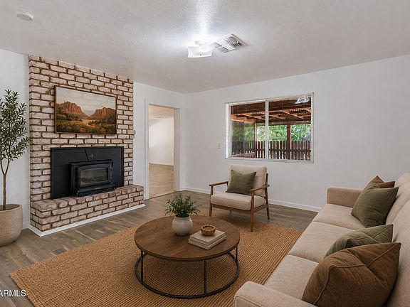 3rd image of 4410 N MONTEZUMA Avenue