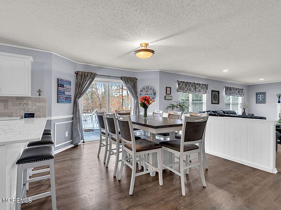 3rd image of 93 W Shenendoah Road