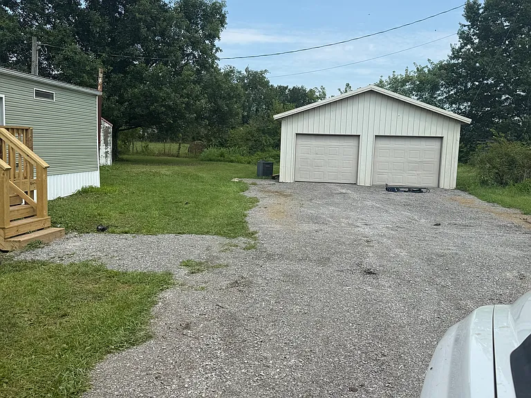 1119 Perkins Ln — Photo 4