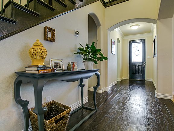 3rd image of 1905 Goldenrod Ln