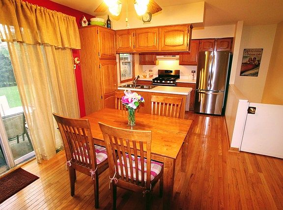 3rd image of 1050 Borden Dr