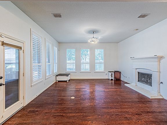 4th image of 170 Bryan St