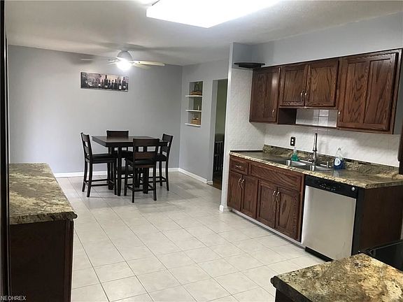 3rd image of 6866 Lantern Ln