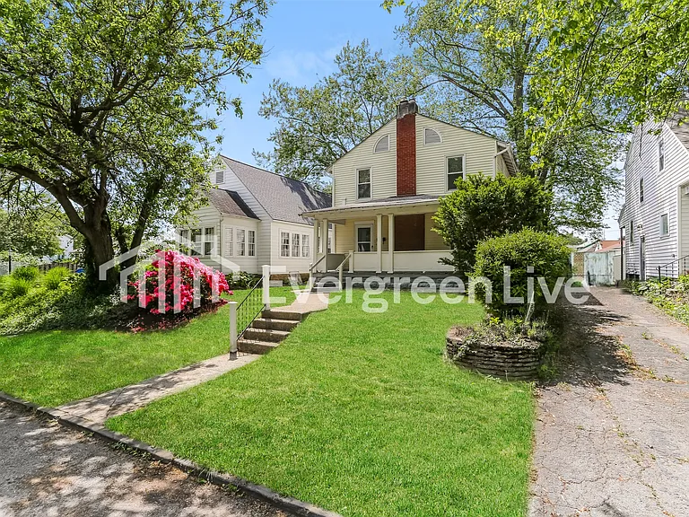 731 Malvern Ave — Photo 2