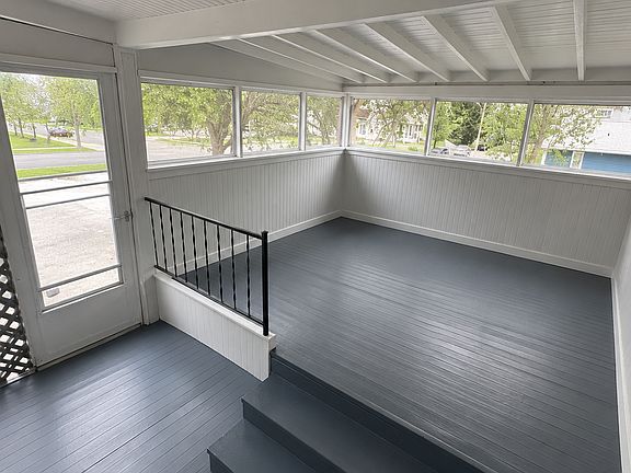 4th image of 700 W Rollins St