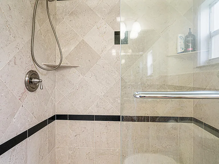 2722 Peer Ln #187 — Photo 8