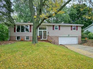 636 N Webster Ave, De Pere, WI 54115