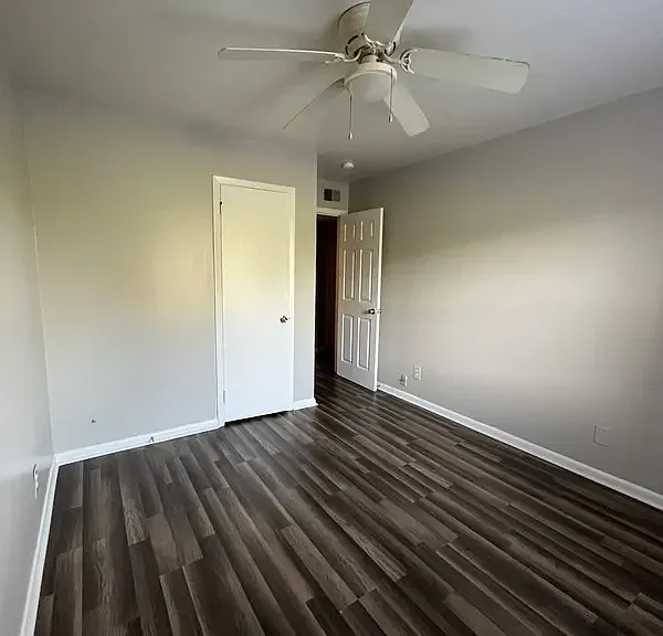 2827 N Ohenry Blvd #D — Photo 8