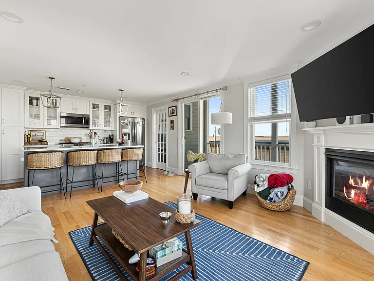 280 E Eagle St #3 — Photo 1