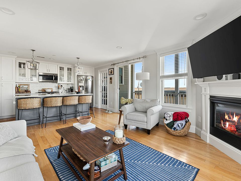 1st image of 280 E Eagle St #3