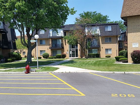 3rd image of 4829 W 109th St