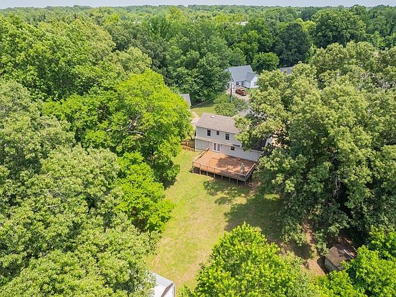 3rd image of 1039 Travis Dr