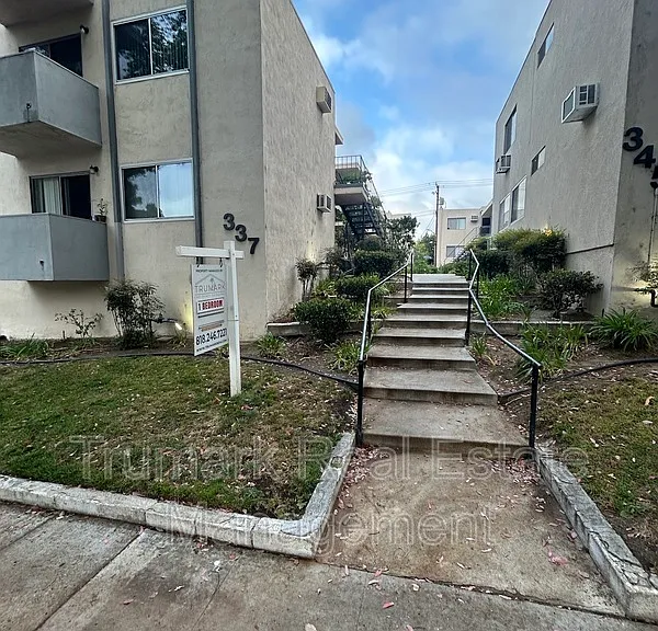 337 E Tujunga Ave #M — Photo 1