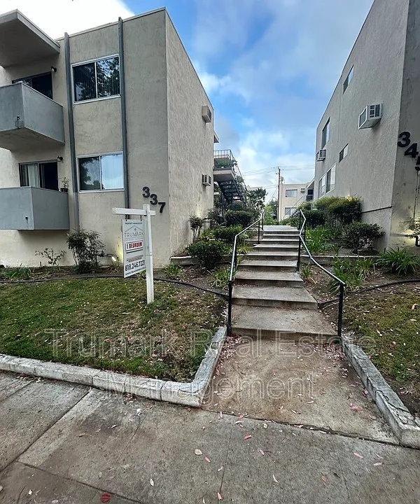 337 E Tujunga Ave #M