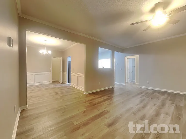 222 Southwind Ln — Photo 2