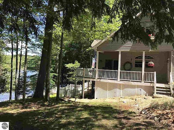 4th image of 19218 Wildwood Dr