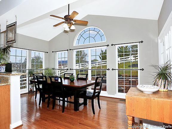 5th image of 8 Hollow Creek Cir
